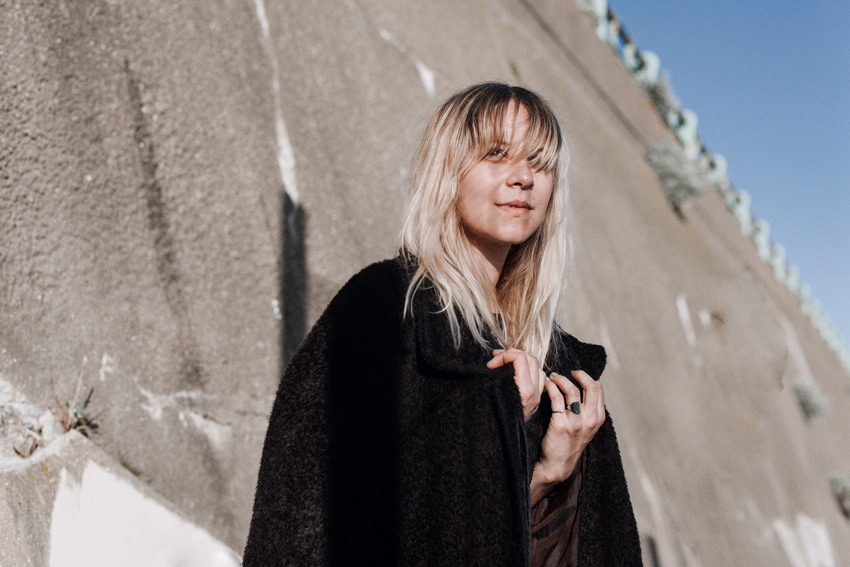 ELLA brengt nieuwe single ‘There Is’ uit