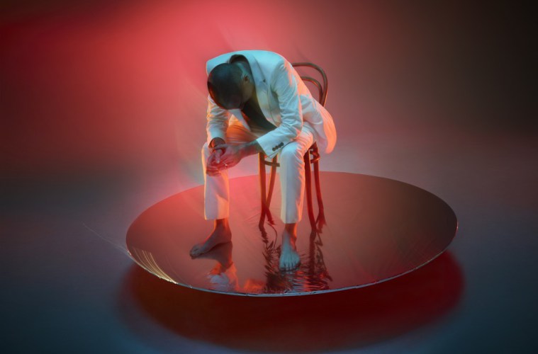 UNKLE – Looking For The Rain feat. Mark Lanegan & Eska