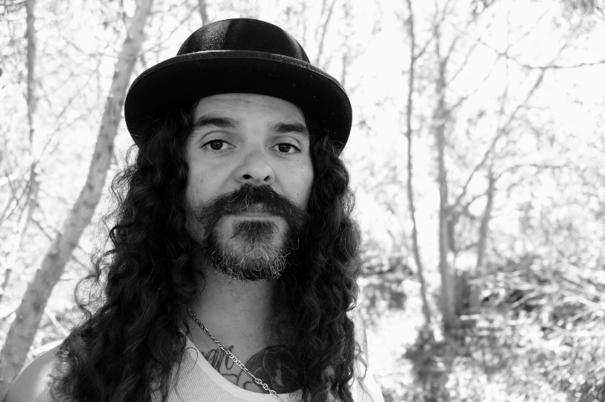 Woestijnrockkoning Brant Bjork kondigt liveplaat aan