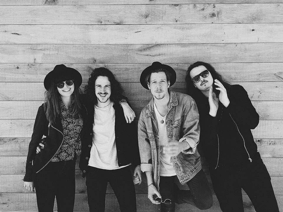 Son Mieux – Hiding