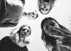 Britse punkrockers Bloody Knees grootser, beter en harder op nieuwe EP