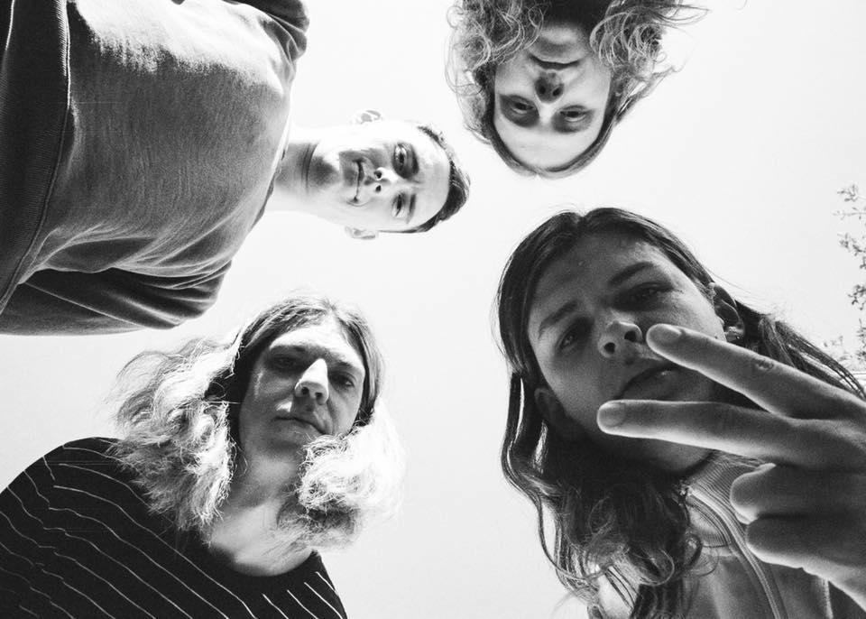 Britse punkrockers Bloody Knees grootser, beter en harder op nieuwe EP