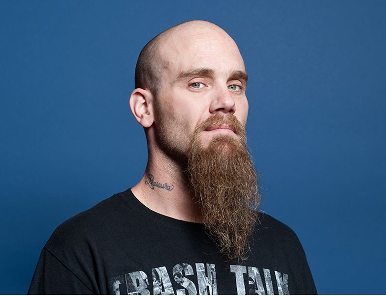 Voormalig Queens Of The Stone Age-bassist Nick Oliveri naar Patronaat