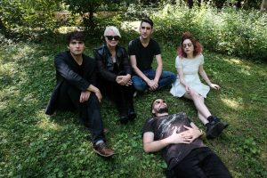 B-52s oprichtster Cindy Wilson kondigt debuut aan