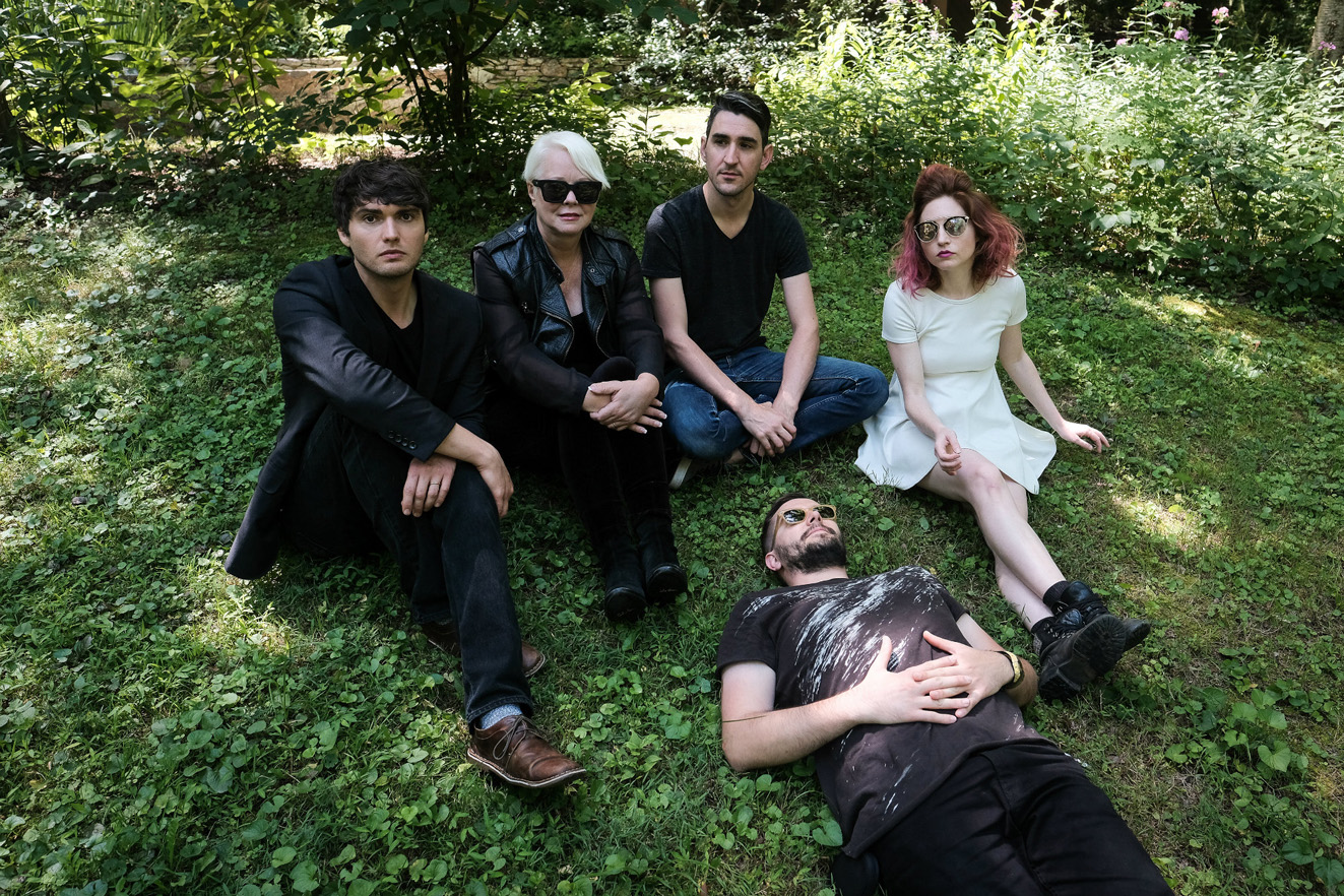 B-52s oprichtster Cindy Wilson kondigt debuut aan