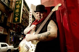 Blues icoon Popa Chubby (USA) op 23 augustus in Gebouw-T