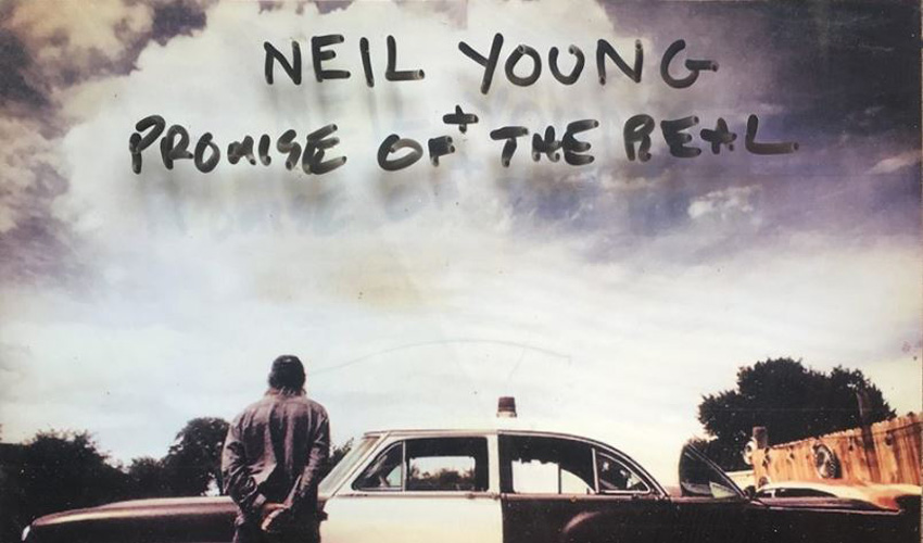 Nieuw album Neil Young met Promise Of The Real: The Visitor