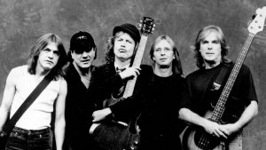 Eerbetoon Brian Johnson aan overleden AC/DC-vriend Malcolm Young