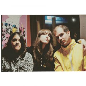 Costa Ricaans garagerocktrio Las Robertas naar Paradiso