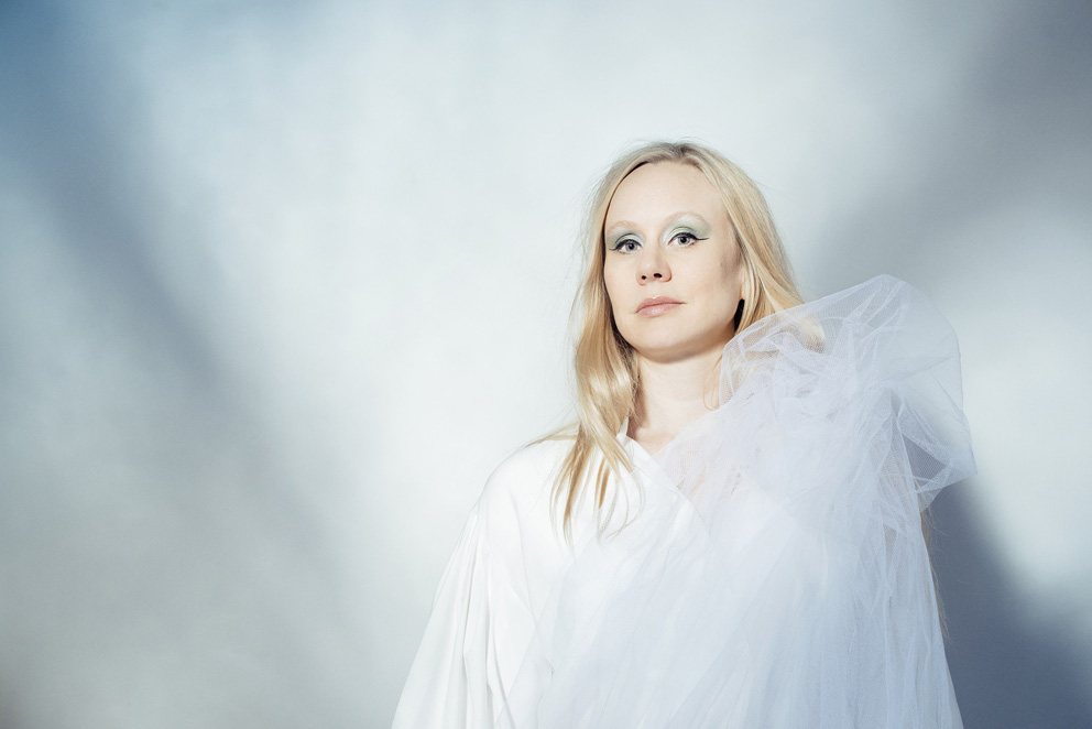 Susanna brengt ode aan Lou Reed met minimalistische versie van ‘Perfect Day’