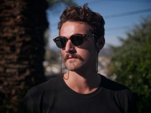 Primeur: Gregory Ackerman – Keep Falling