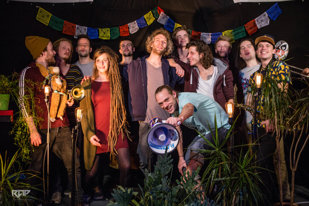 Reggaesensatie Roots Rising releast nieuwe single i.s.m. Pinguin Radio!