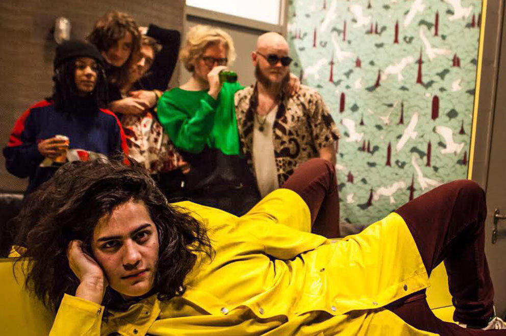 Muzikale Overrompeling #17: Indie In Town, Hiphop Café en Skooltainer