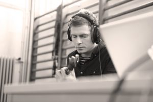 MEK stelt zijn nieuwe single ‘the waiting’ in een museum voor