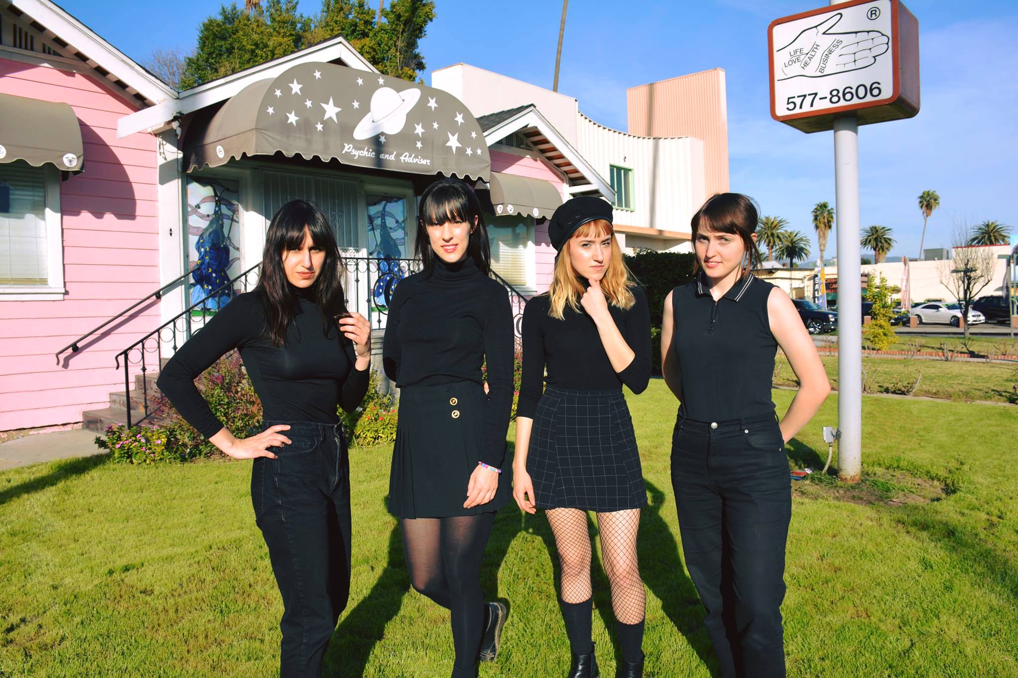 Peach Kelli Pop – Black Magic