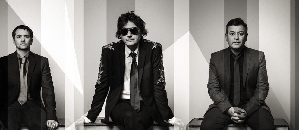 Manic Street Preachers – Resistance Is Futile