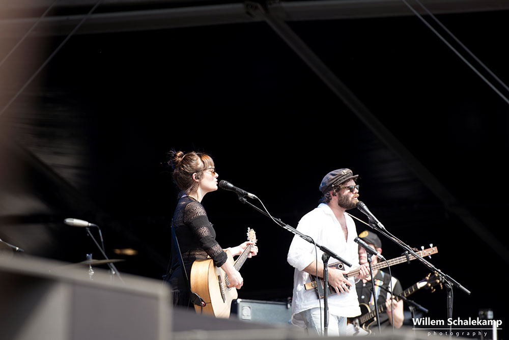 Angus and Julia Stone