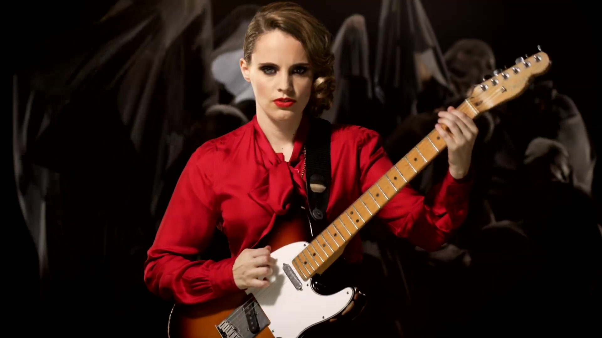 Anna Calvi – Don’t Beat The Girl Out Of My Boy