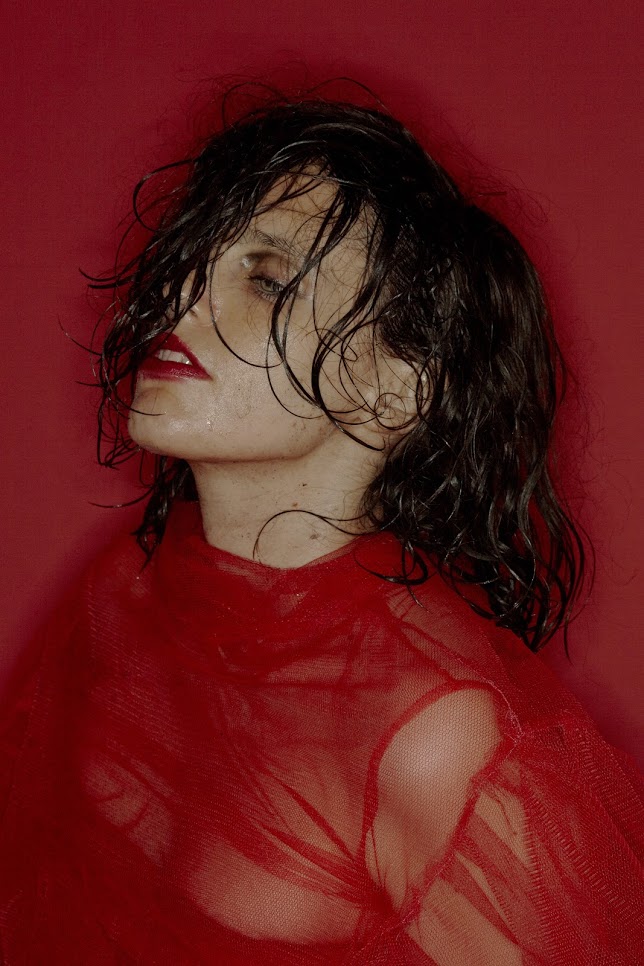 Anna Calvi – Don’t Beat the Girl out of My Boy