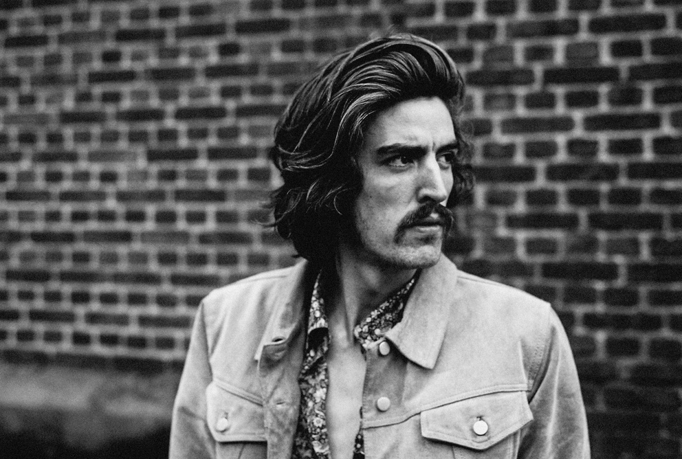 Mitch Rivers toont zijn rusteloze ziel in een prachtig debuutalbum