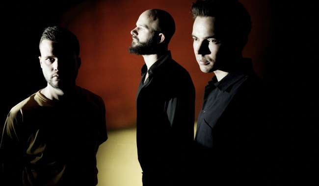 White Lies – Time To Give