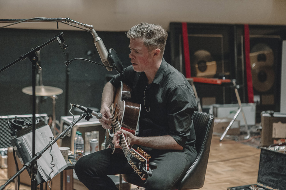 Josh Ritter kondigt tiende album Fever Breaks aan