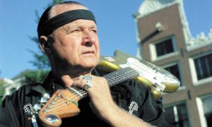 Koning van de surfgitaar, Dick Dale, overleden