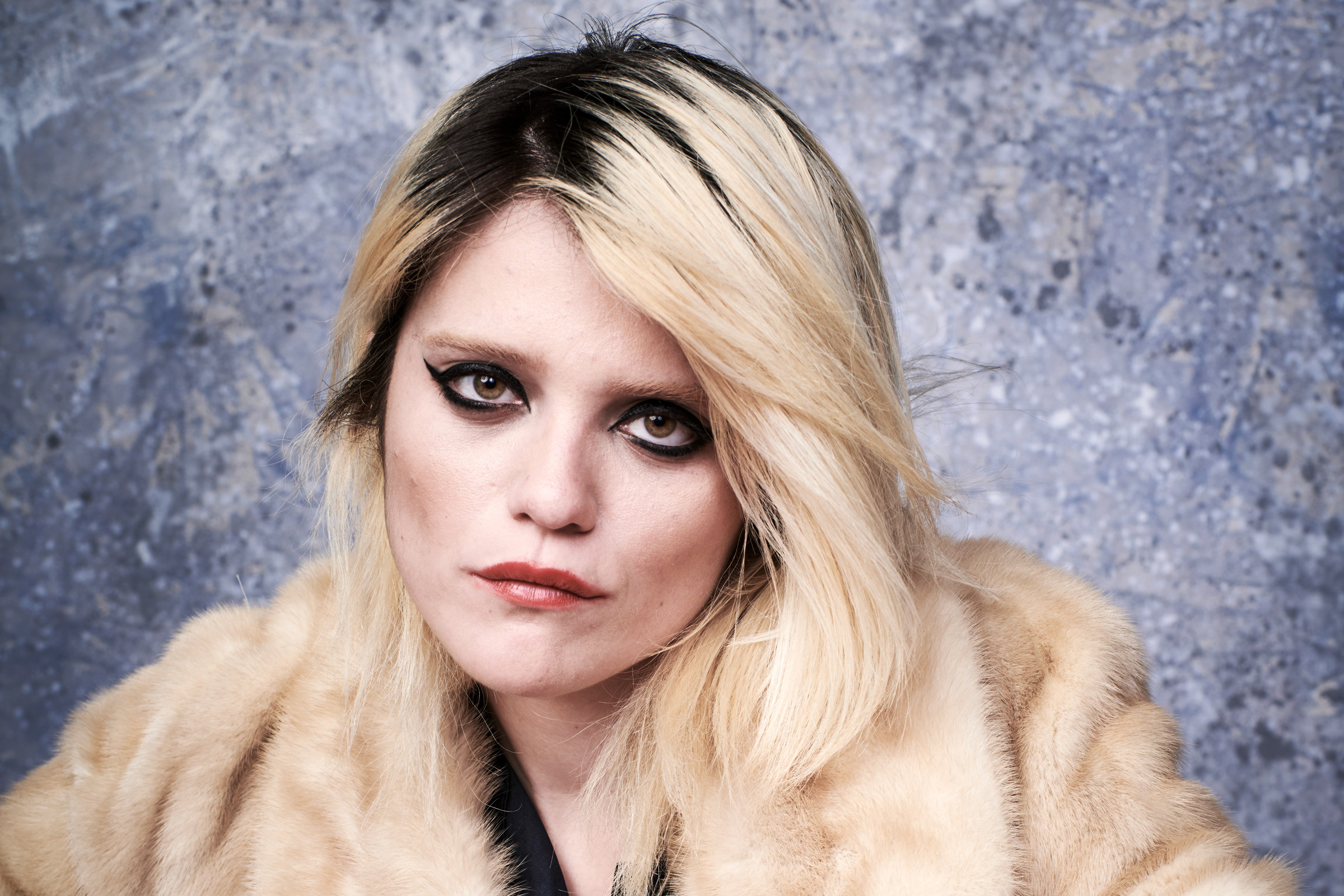 Sky Ferreira – Downhill Lullaby.