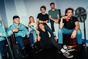 Waltzburg kondigt nieuwe EP aan met release van single ‘Inbetween’