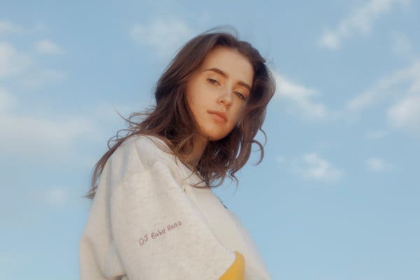 Clairo – Bags