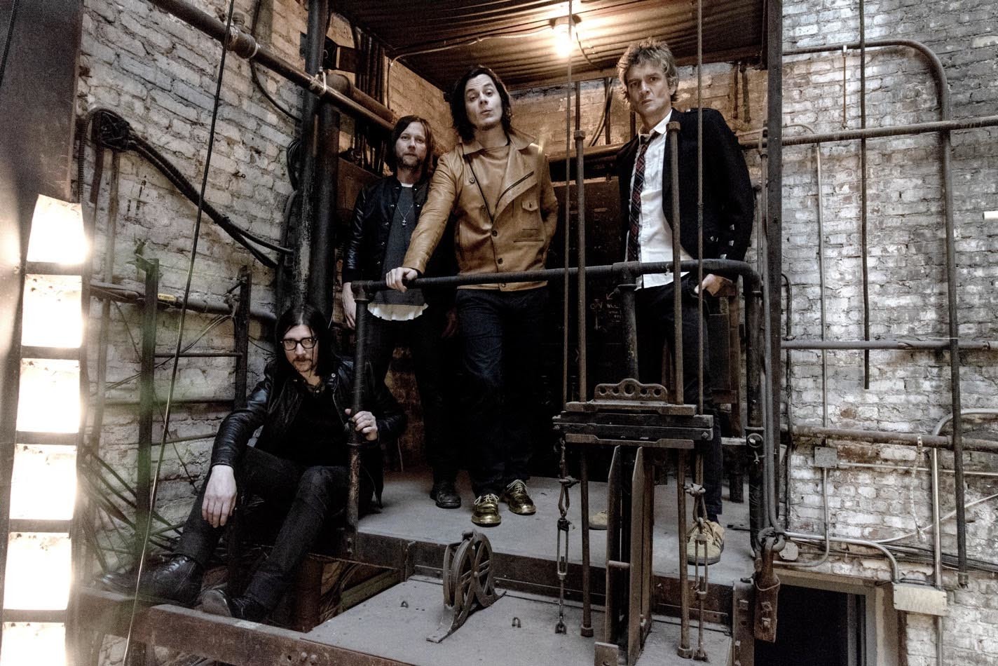 The Raconteurs – Help Me Stranger