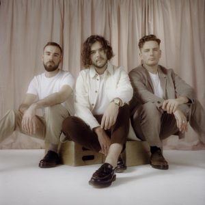 Amber Run – Neon Circus