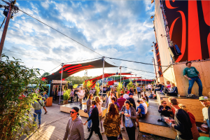 Pinguin Radio draaide plaatjes op Lowlands
