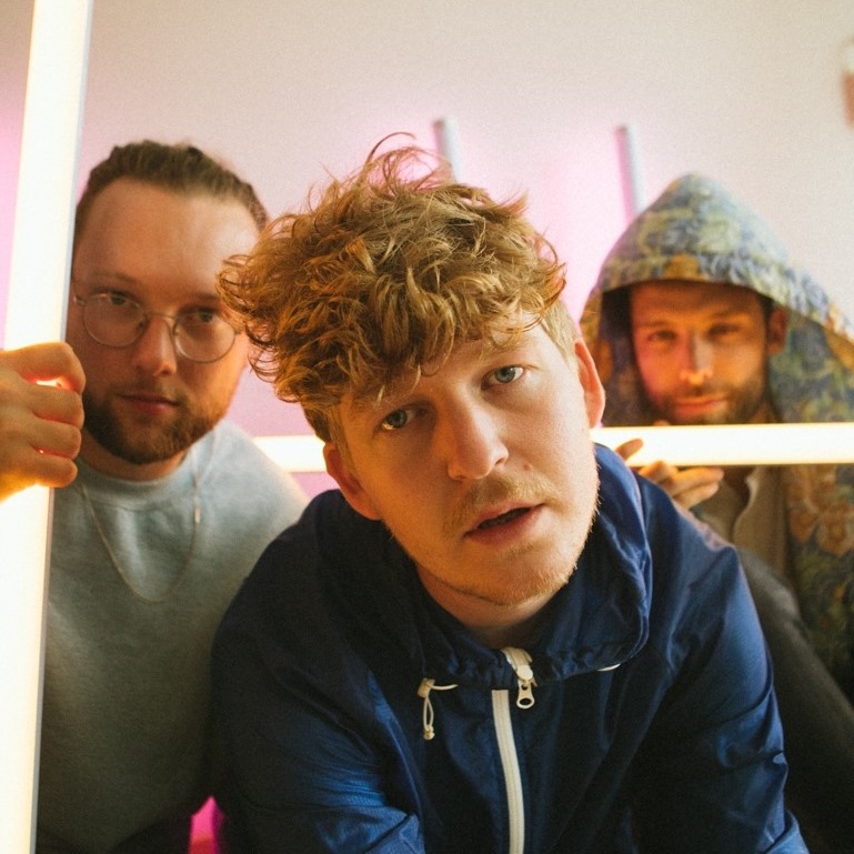 Klangstof kondigt Europese tour aan, releast nieuwe single Blank Page