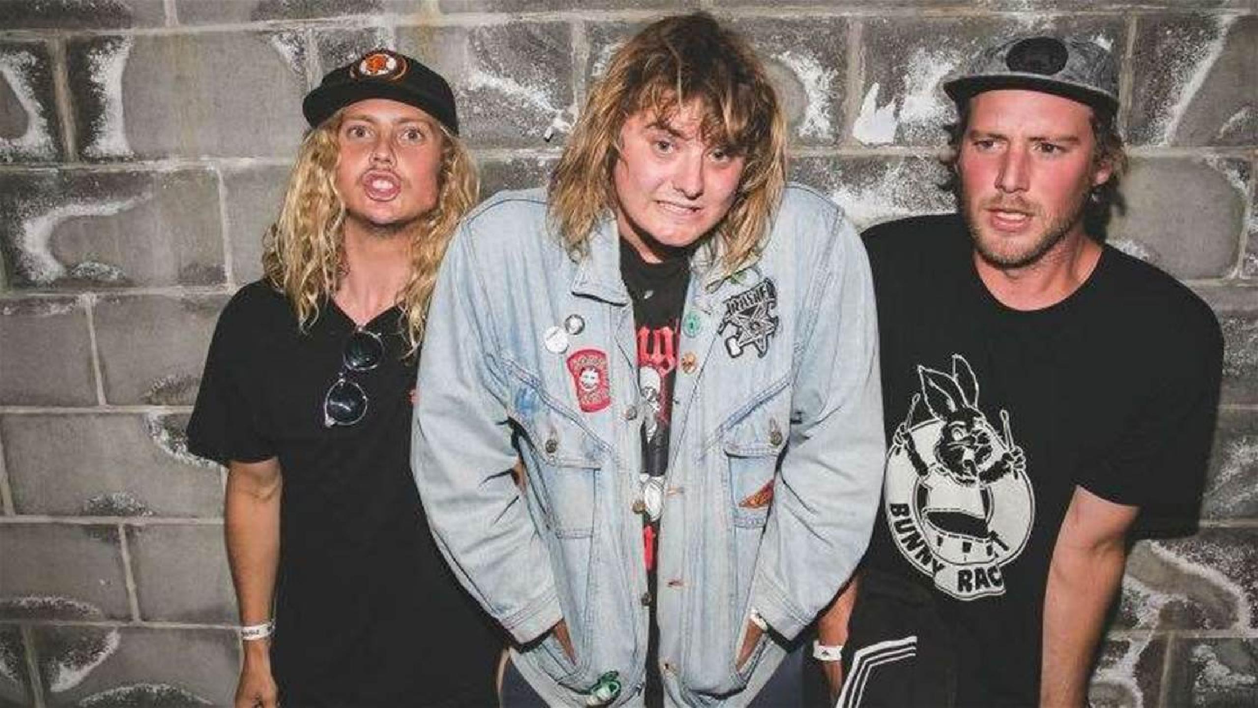 Skeggs – Save It For The Weekend