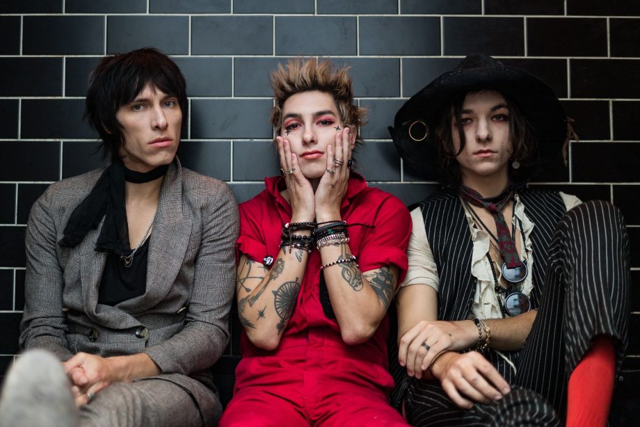 Palaye Royale – Hang On To Yourself