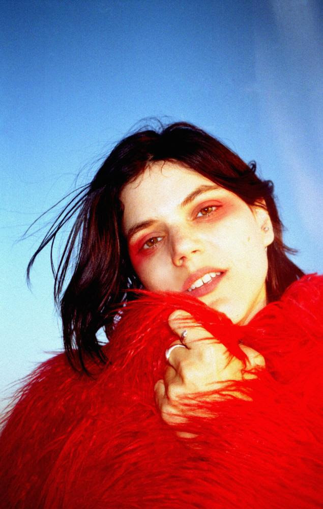 SOKO – Oh, To Be a Rainbow!