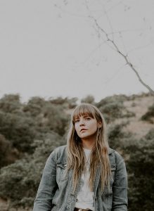 Clipprimeur: Courtney Marie Andrews – Burlap String