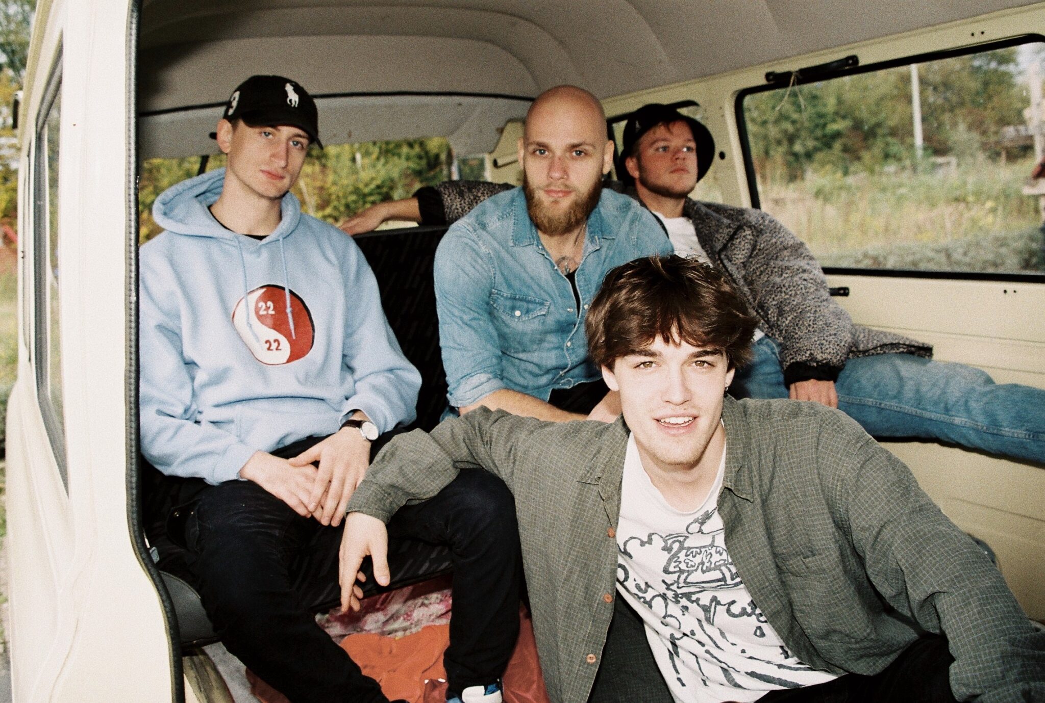 Lucky Blue – Alone