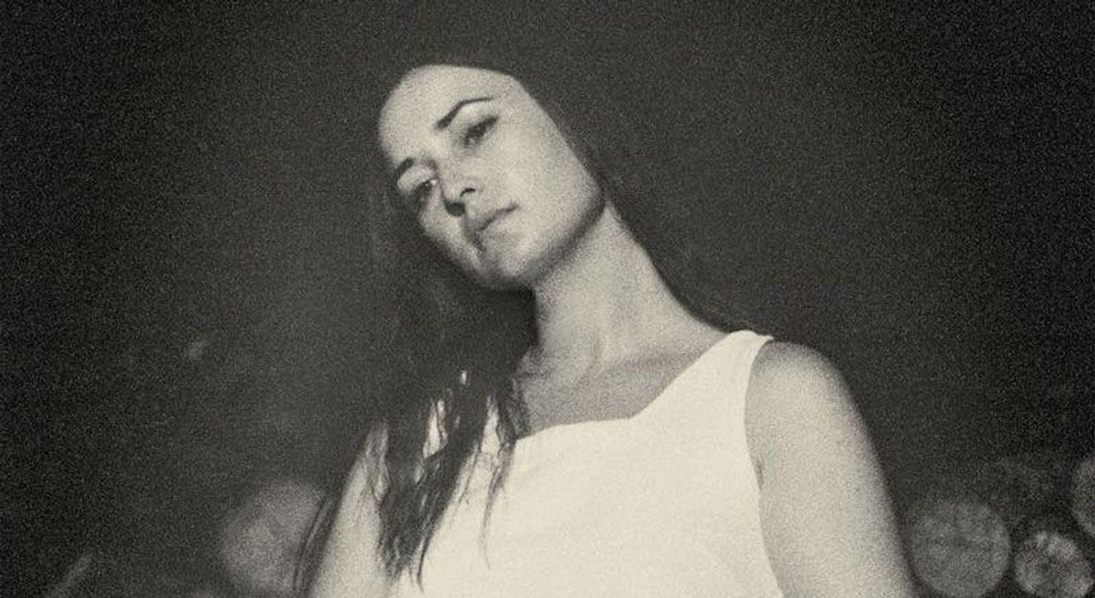 Jess Williamson – Pictures Of Flowers