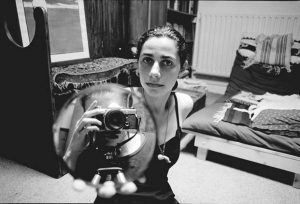 Dry Demos is PJ Harvey op haar naakst