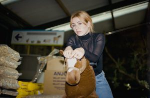Robin Kester strikt Villagers op nieuwe single, mini-album verschijnt in september