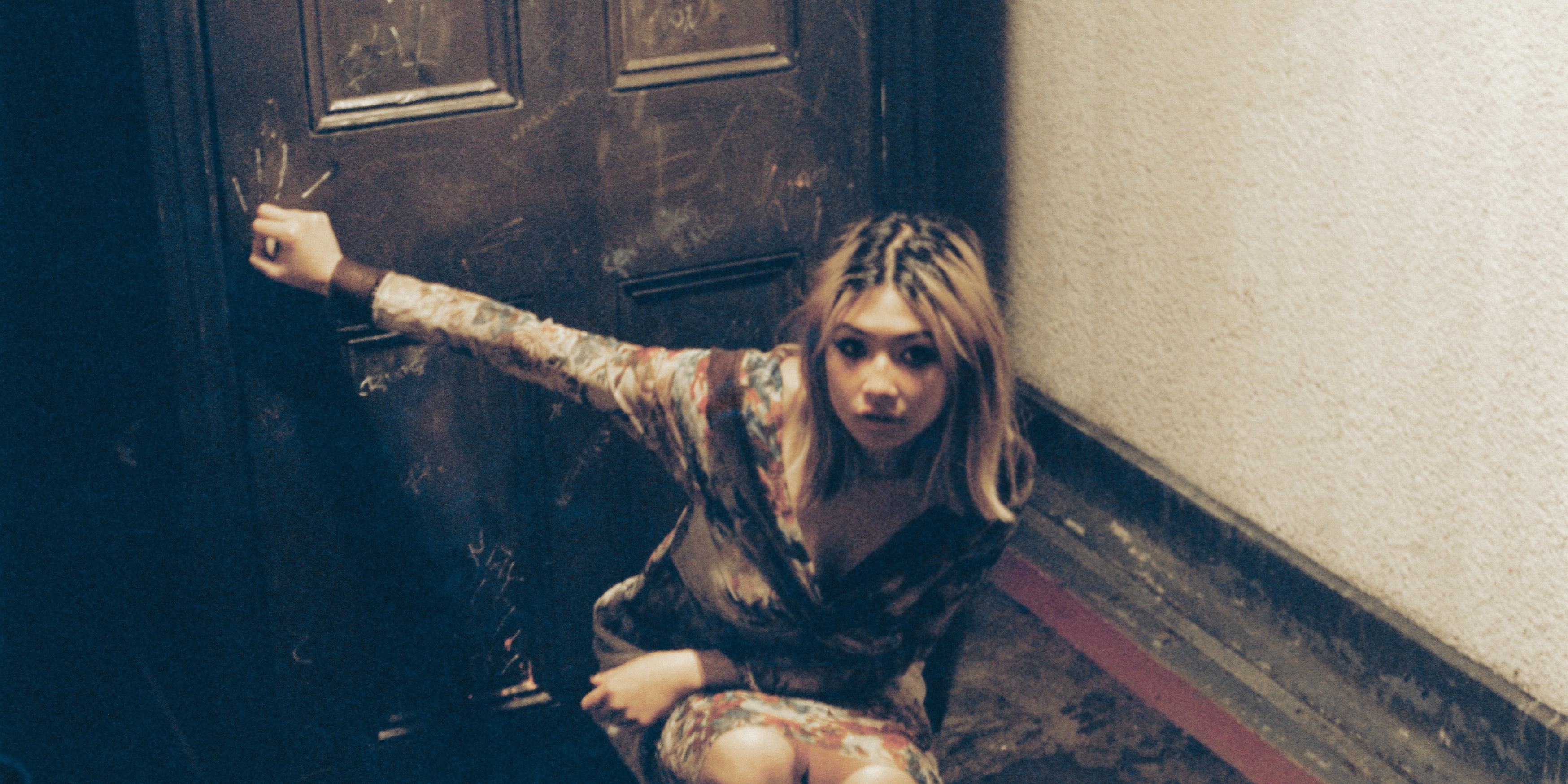 beabadoobee \u0026#8211; Sorry | Pinguin Radio, image size:3496x1748