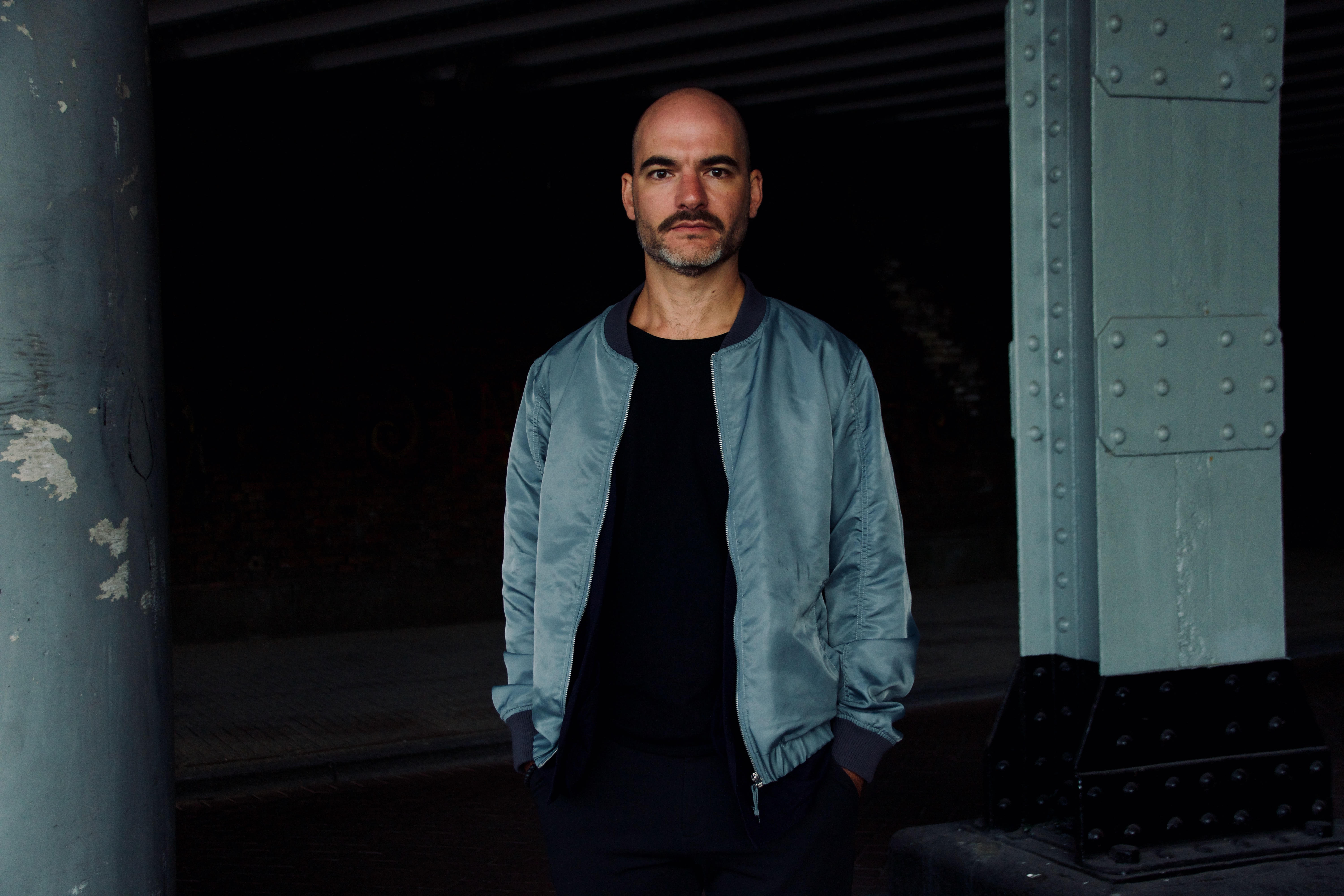 Antonis Pratsinakis – Blueroom