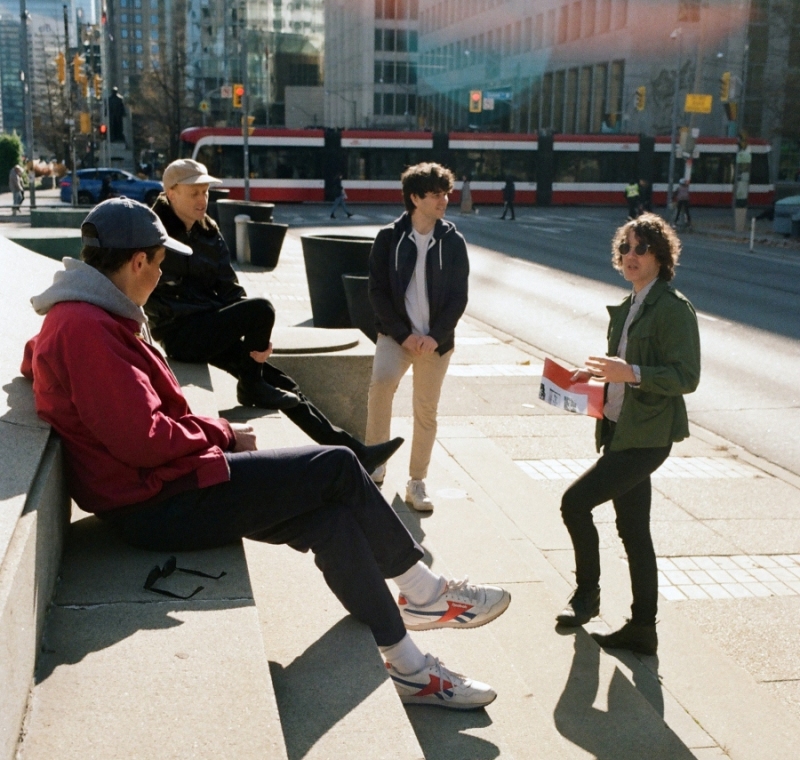 Kiwi Jr. – Waiting in Line