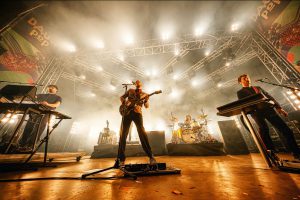 De Staat leert loslaten in nieuwe video One Day