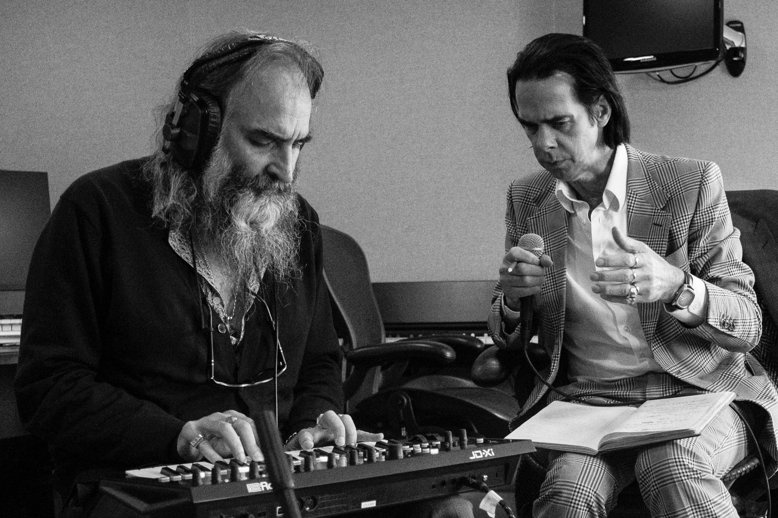 Nick Cave & Warren Ellis ‘Carnage’ nu online
