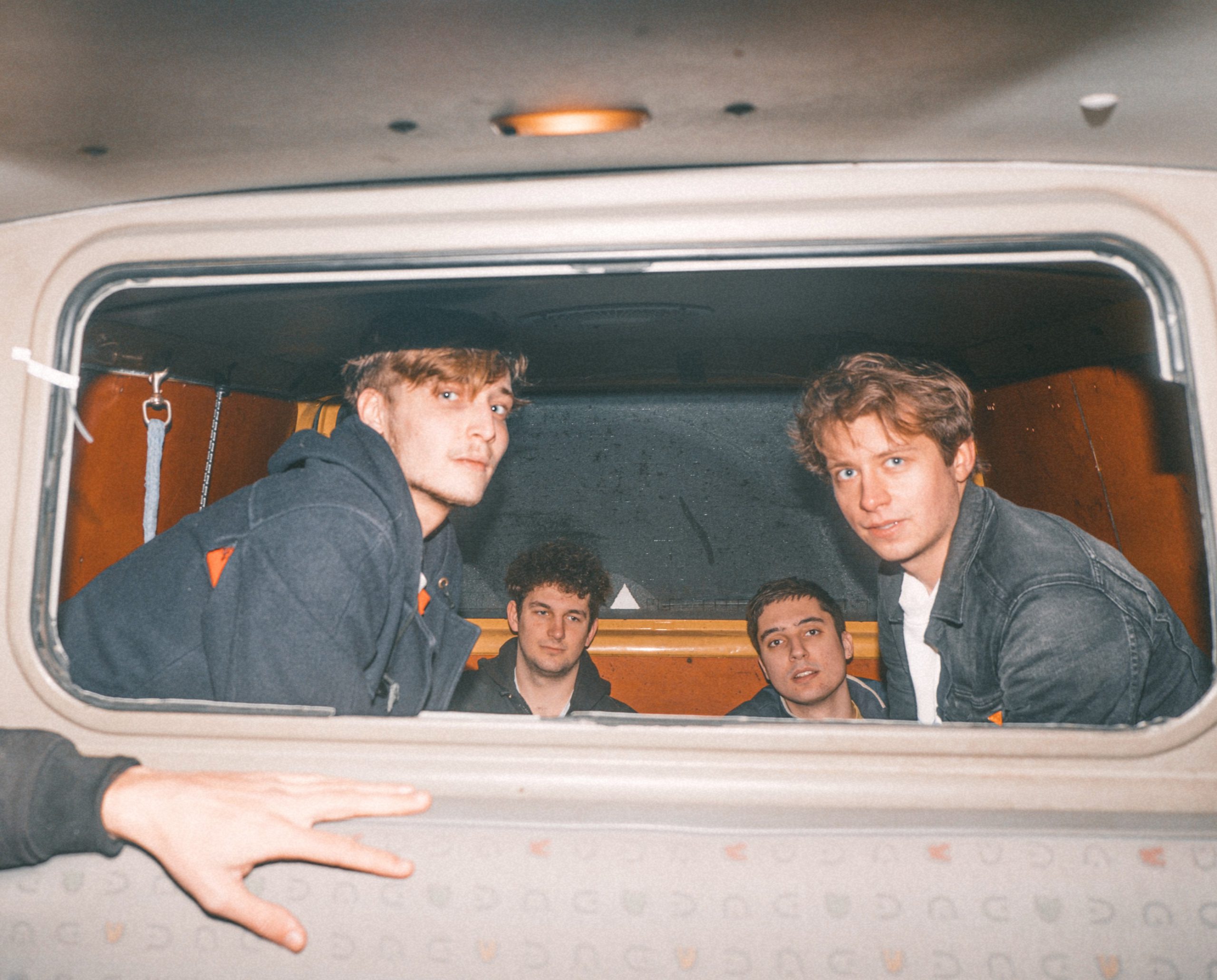 Foxlane – flashy lights, underground