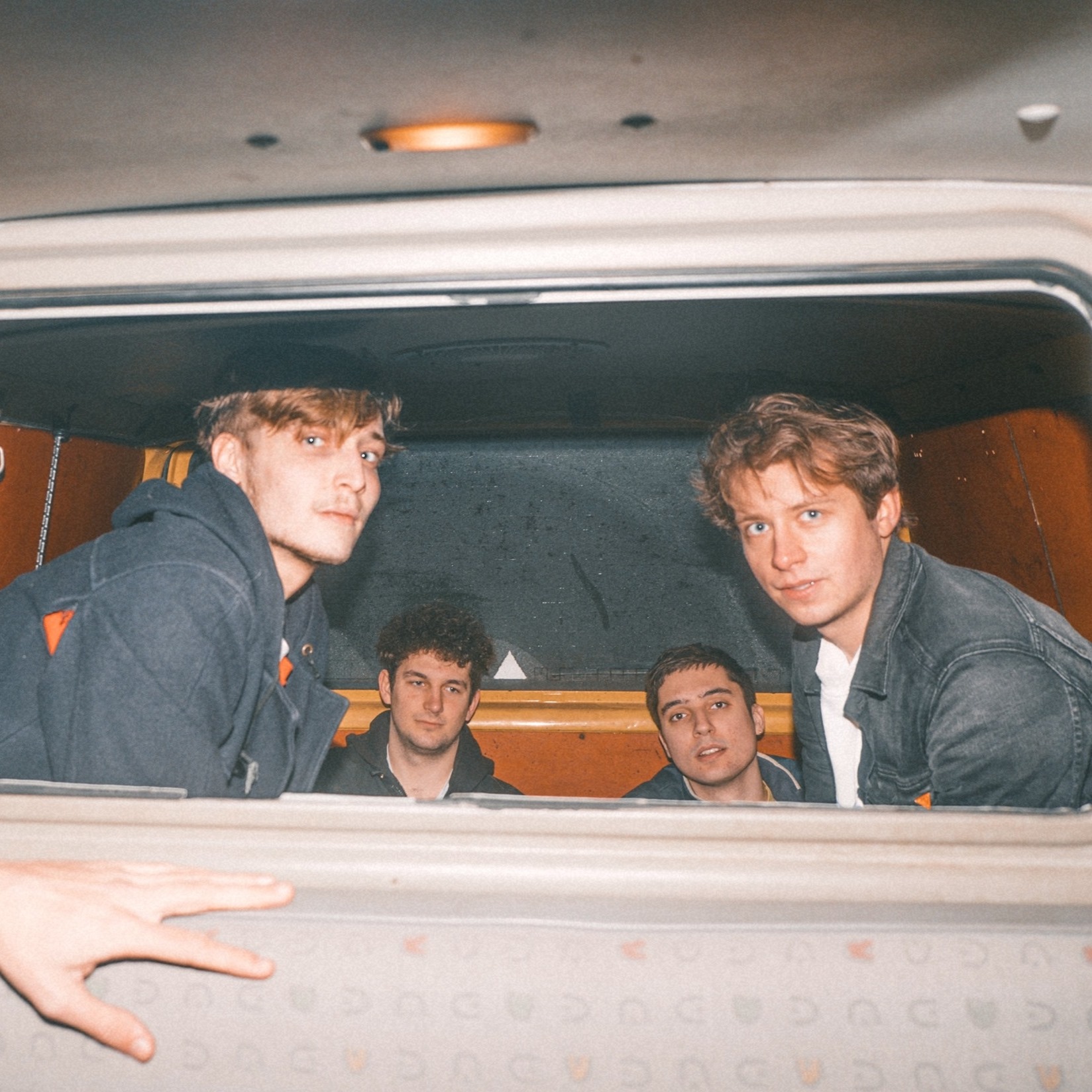 Foxlane – flashy lights, underground