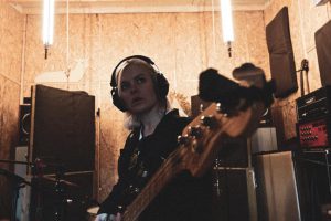 AA Sessions, paperflag – Everyone Loves A Woman (feat. CLT DRP, PROJECTOR, Ergo Smith)